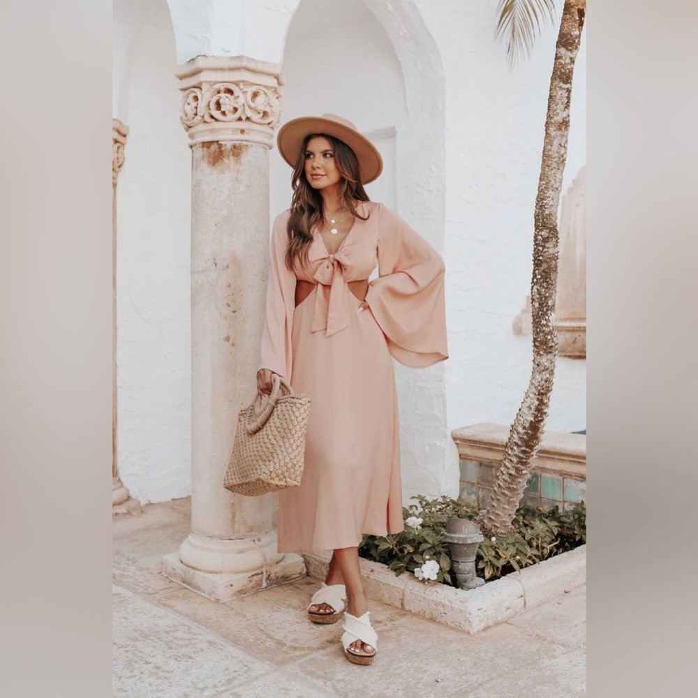 NEW Magnolia Boutique V-Neck Knotted Cutout Blush Midi Dress